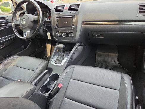 Used 2010 Volkswagen Jetta SE FWD image 22