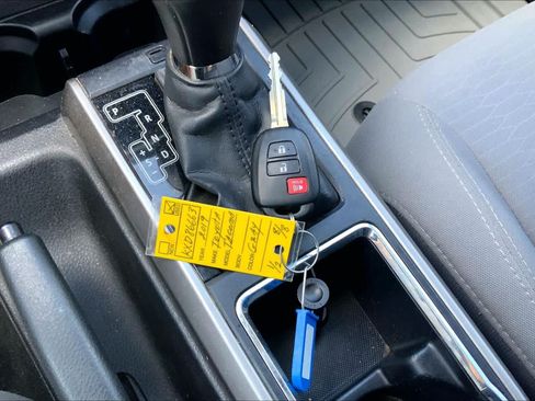 Used 2019 Toyota Tacoma SR5 RWD image 15