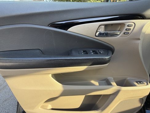 Used 2016 Honda Pilot Touring image 12