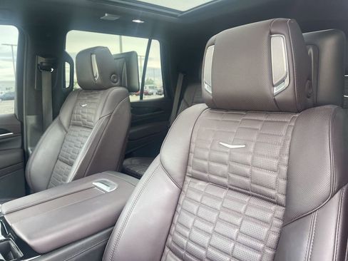 Used 2023 Cadillac Escalade Sport Platinum w/ Heavy-Duty Trailer Package AWD/4WD image 8