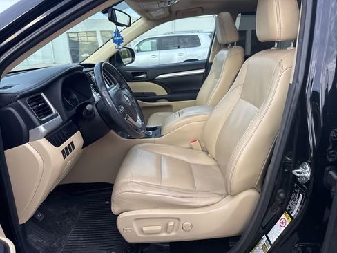 Used 2016 Toyota Highlander XLE AWD/4WD image 10