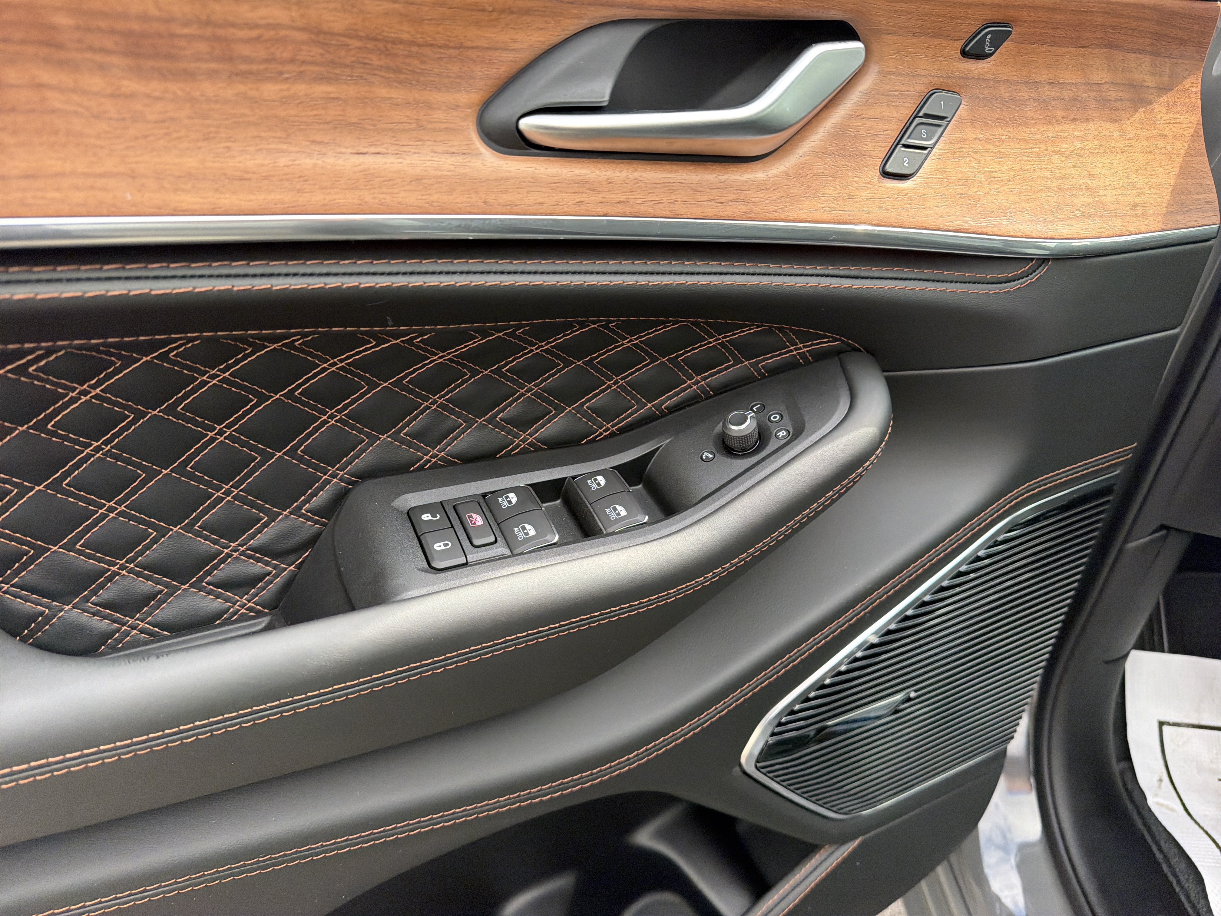 New 2027 Jeep Grand Cherokee Summit AWD/4WD image 16