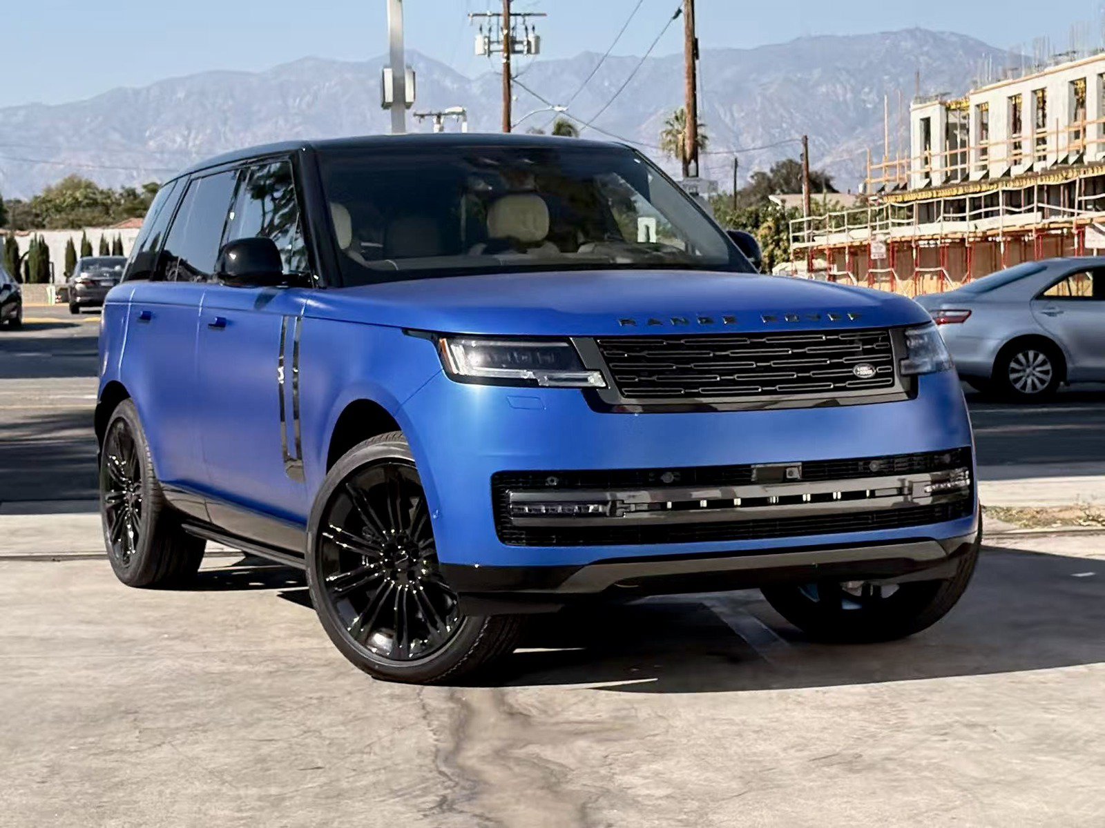 Used 2026 Land Rover Range Rover SE AWD/4WD image 5