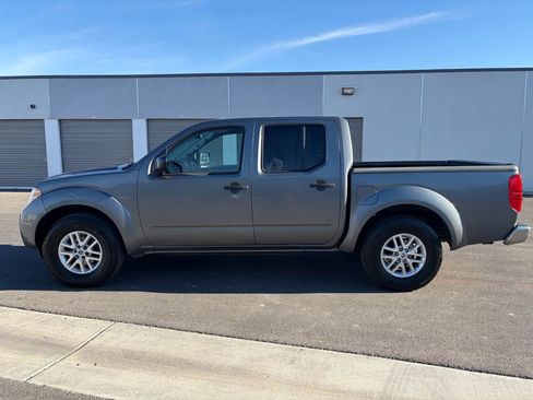 Used 2017 Nissan Frontier SV image 4