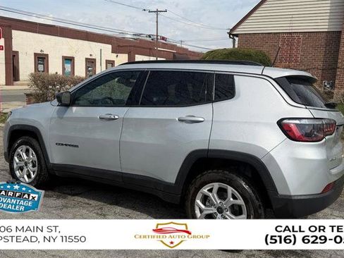 Used 2025 Jeep Compass Trailhawk AWD/4WD image 5