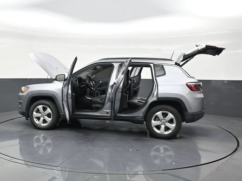 Used 2018 Jeep Compass Latitude w/ Popular Equipment Group AWD/4WD image 30