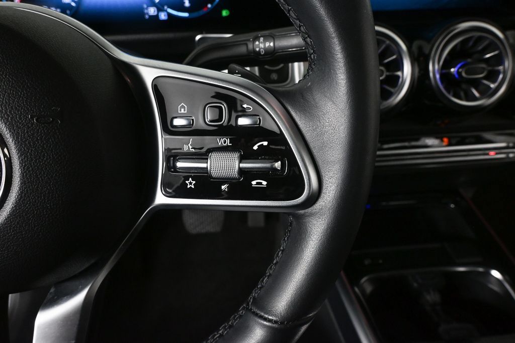 Certified 2023 Mercedes-Benz GLB 250 4MATIC image 11