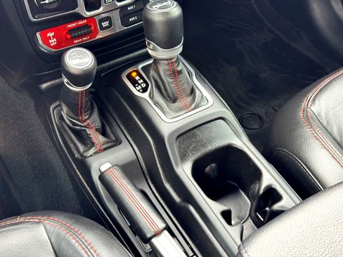 Used 2018 Jeep Wrangler Unlimited Rubicon image 26