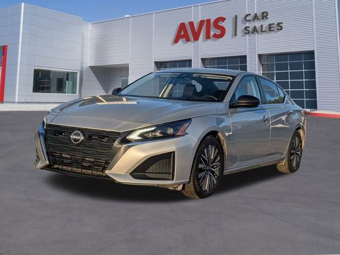 Used 2024 Nissan Altima 2.5 SV image 1