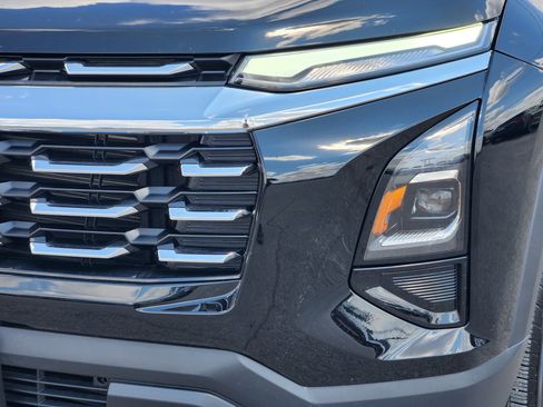Used 2025 Chevrolet Equinox LT w/ Convenience Package II FWD image 8