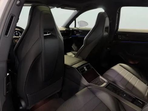 Used 2024 Porsche Panamera image 25