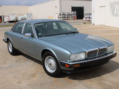 Used 1990 Jaguar XJ Vanden Plas RWD image 4