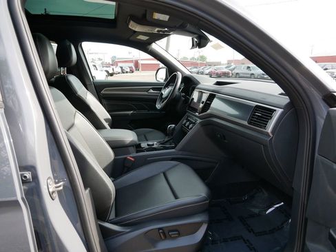 Used 2020 Volkswagen Atlas Cross Sport SEL R-Line AWD/4WD image 8