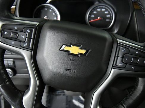 Used 2021 Chevrolet Suburban Premier image 2