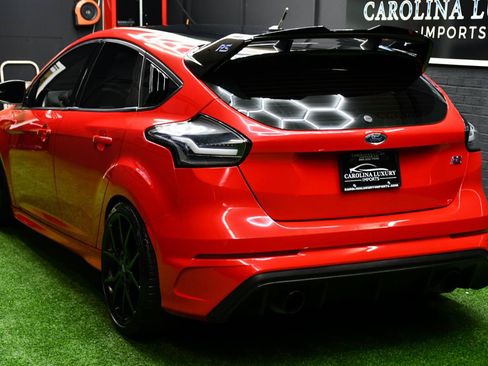 Used 2018 Ford Focus RS AWD/4WD image 9
