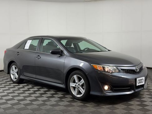 Used 2012 Toyota Camry SE FWD image 7