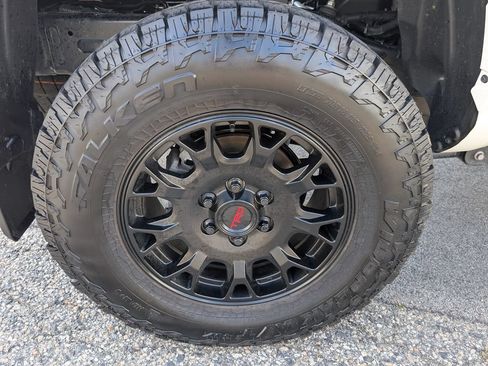 Used 2025 Toyota Tacoma TRD Sport AWD/4WD image 12