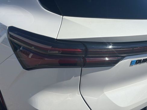 Used 2025 Chevrolet Equinox EV RS AWD/4WD image 44