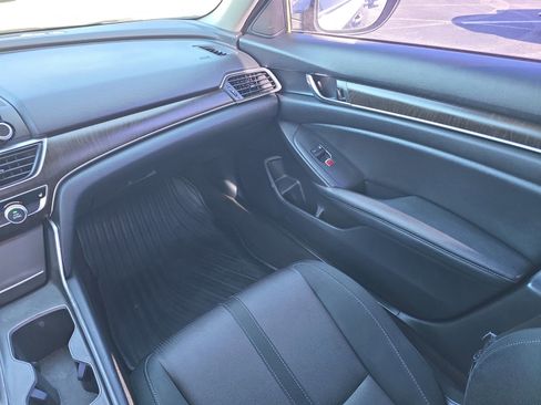 Used 2019 Honda Accord EX image 12