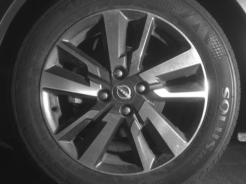 Used 2025 Nissan Versa SV image 12