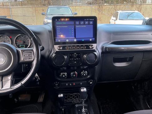 Used 2014 Jeep Wrangler Unlimited Sahara w/ Connectivity Group image 7