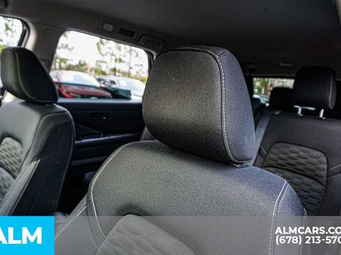 Used 2025 Nissan Pathfinder SV image 17