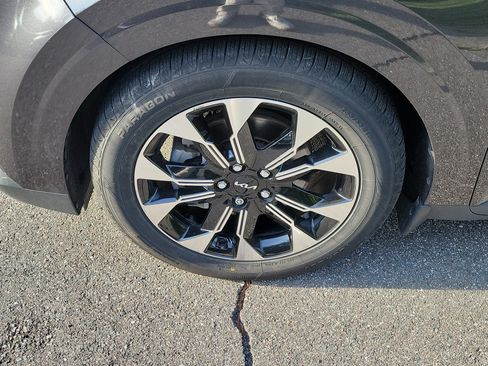 Used 2022 Kia Carnival EX FWD image 38