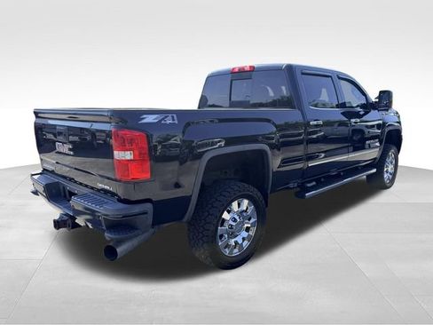 Used 2017 GMC Sierra 2500 Denali w/ Duramax Plus Package AWD/4WD image 4