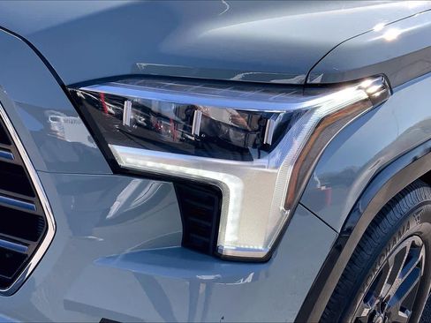 Used 2025 Toyota Sequoia Platinum image 28