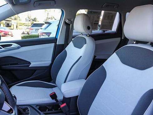 Used 2025 Volkswagen Taos SE image 18