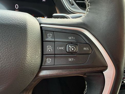 Used 2022 Jeep Grand Cherokee L Limited AWD/4WD image 12