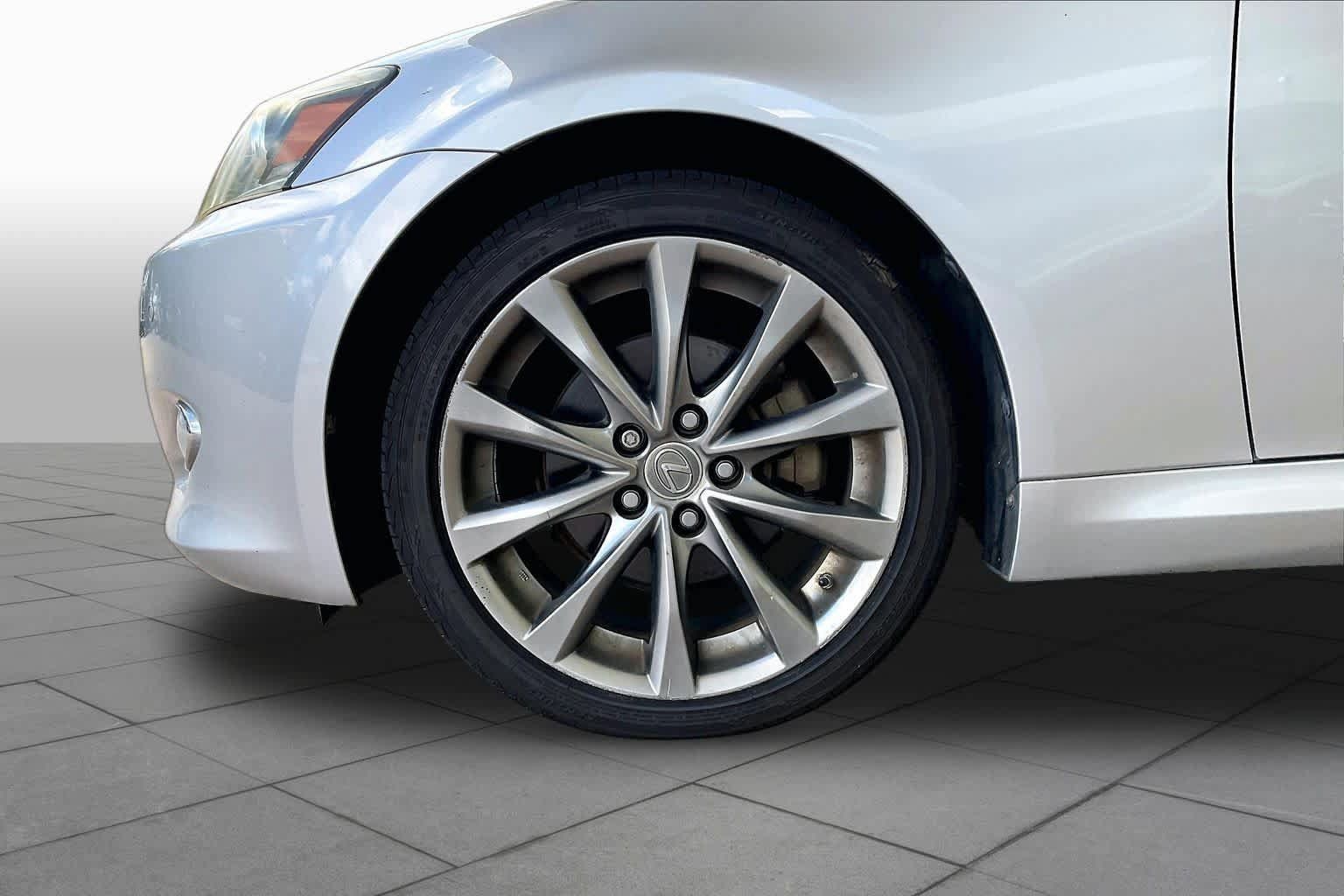 Used 2014 Lexus IS 250C w/ Luxury Package RWD image 9