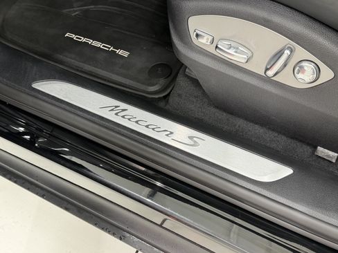 Certified 2024 Porsche Macan S AWD/4WD image 31