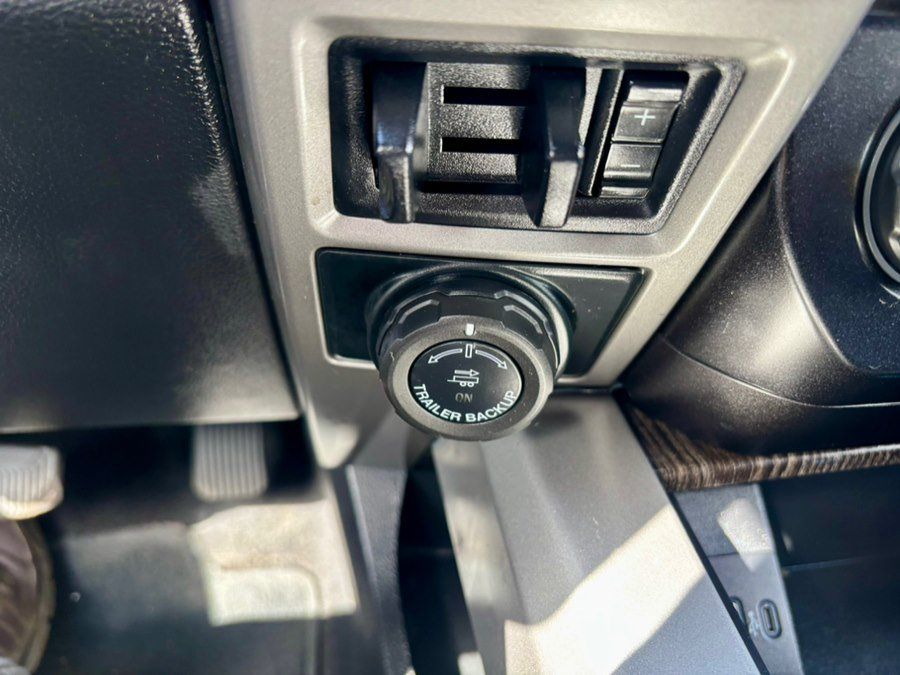 Used 2021 Ford F350 Lariat w/ Lariat Value Package AWD/4WD image 25
