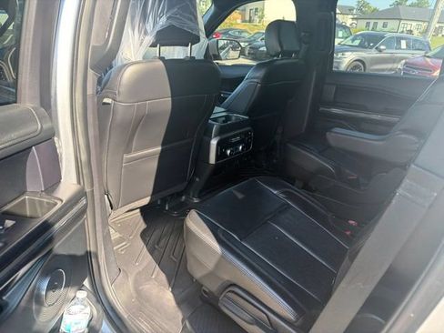 Used 2020 Ford Expedition XLT w/ Equipment Group 202A AWD/4WD image 30