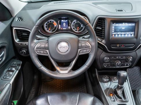 Used 2019 Jeep Cherokee Latitude Plus w/ Cold Weather Group image 11