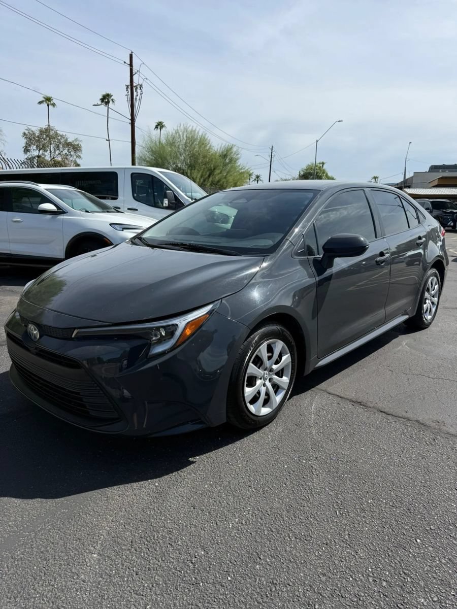 Used 2023 Toyota Corolla LE FWD image 1