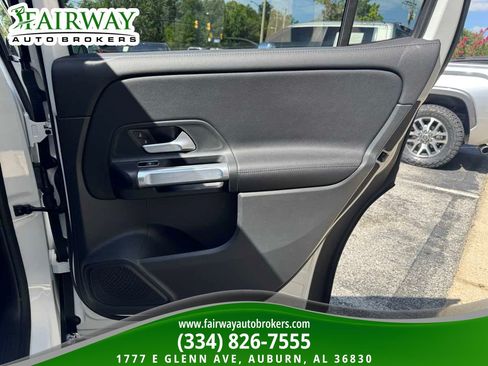 Used 2025 Mercedes-Benz GLB 250 image 29