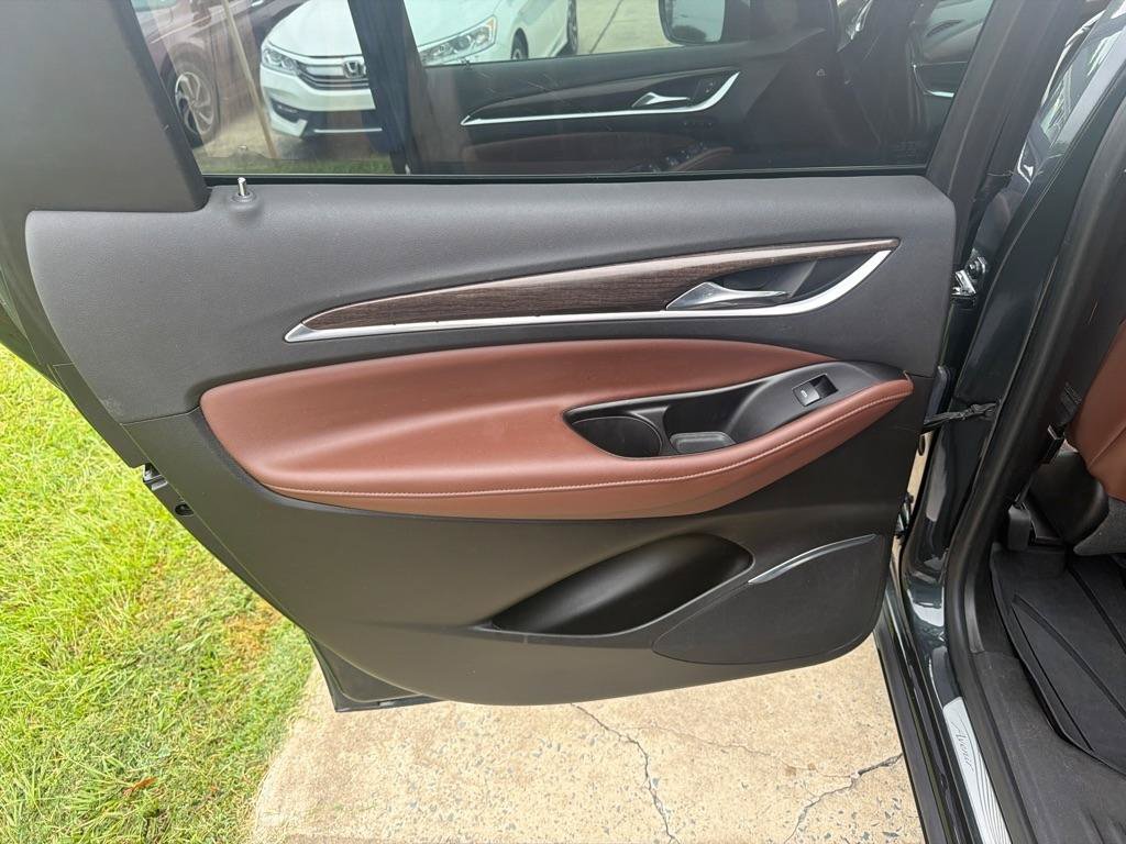 Used 2018 Buick Enclave Avenir w/ Avenir Technology Package FWD image 37