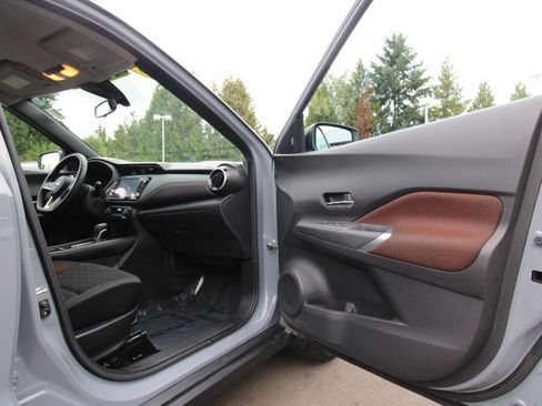 Used 2023 Nissan Kicks SR image 18