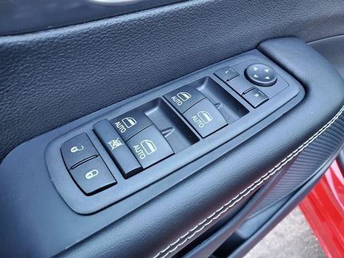 Used 2026 Chrysler Voyager LX FWD image 19