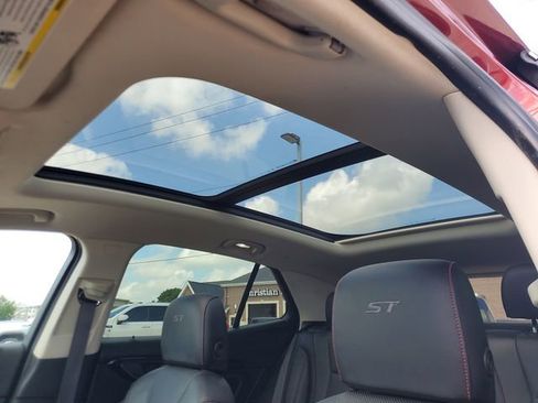 Used 2023 Buick Envision Essence w/ Sport Touring Package FWD image 17