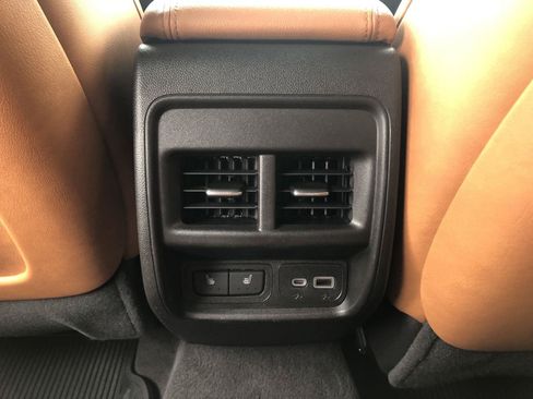 Used 2023 Cadillac XT4 Premium Luxury AWD/4WD image 13
