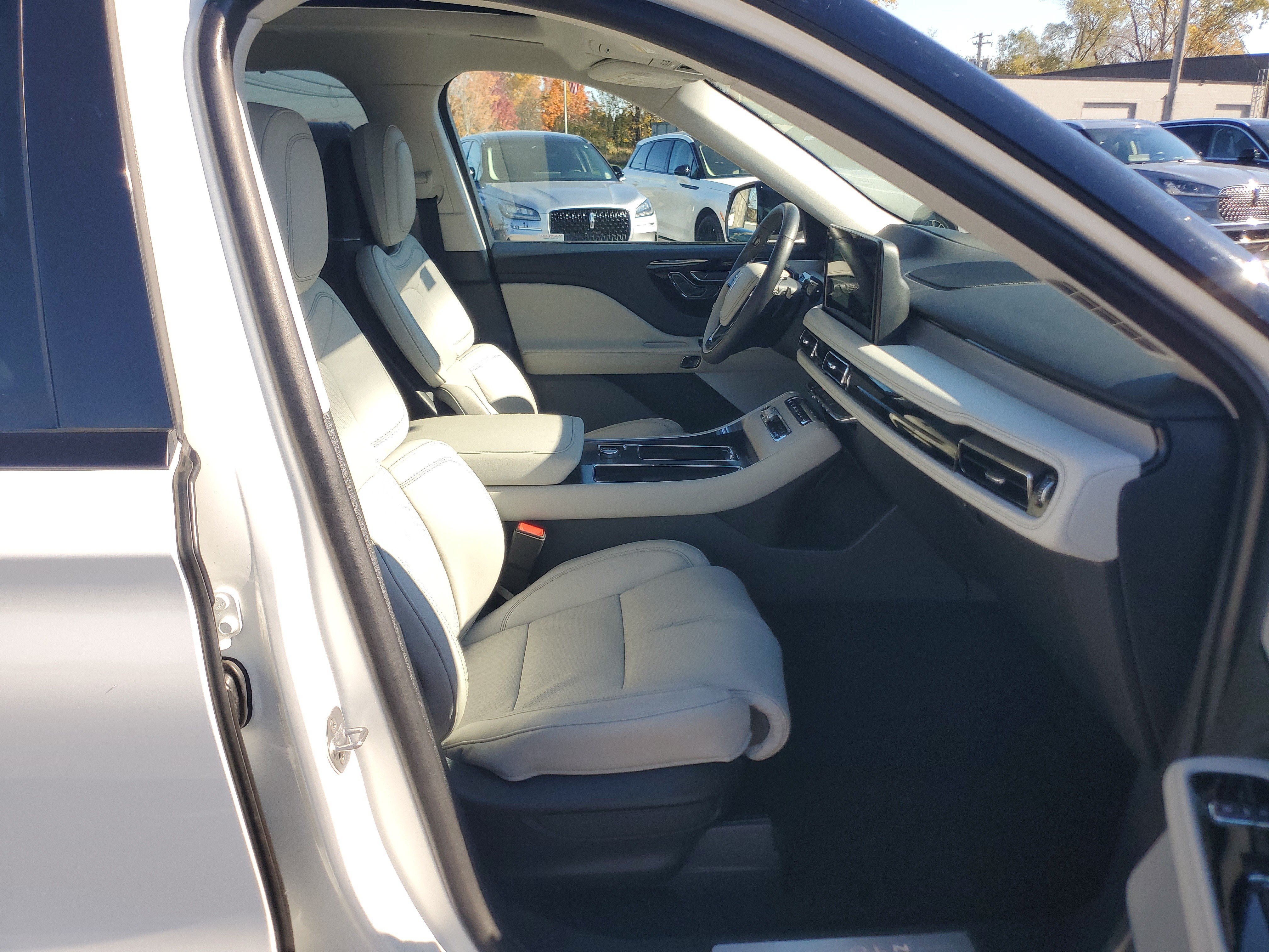 Used 2025 Lincoln Aviator Reserve w/ Equipment Group 201A AWD/4WD image 9