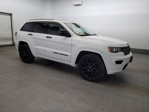 Used 2018 Jeep Grand Cherokee Altitude AWD/4WD image 11