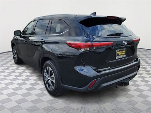 Used 2022 Toyota Highlander XLE image 5