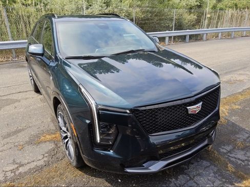 Used 2025 Cadillac XT4 Sport AWD/4WD image 2