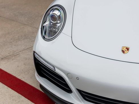 Certified 2018 Porsche 911 Carrera T RWD image 22