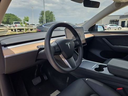 Used 2023 Tesla Model Y Long Range AWD/4WD image 2