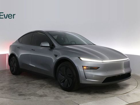 Used 2026 Tesla Model Y 2WD image 13